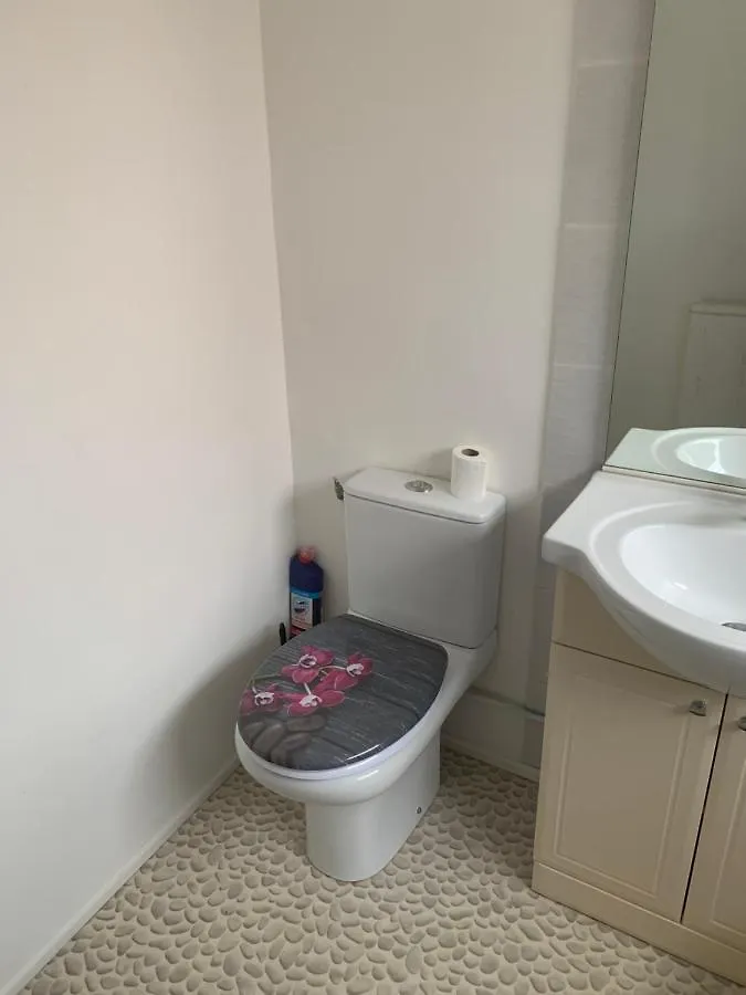 Appartement T1bis avec jardin à Hyeres gare France