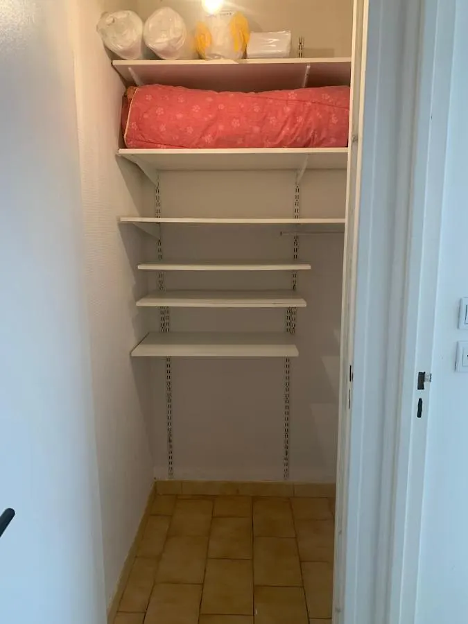 Appartement T1bis avec jardin à Hyeres gare France