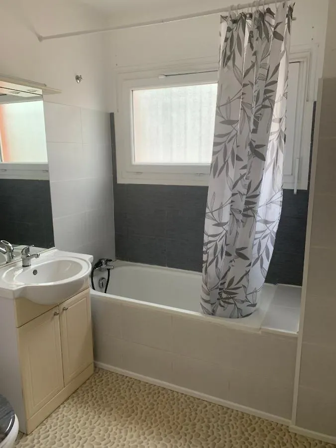 Appartement T1bis avec jardin à Hyeres gare