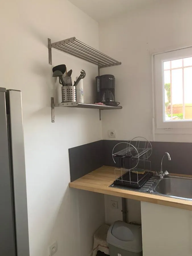 Appartement T1bis avec jardin à Hyeres gare 0*,